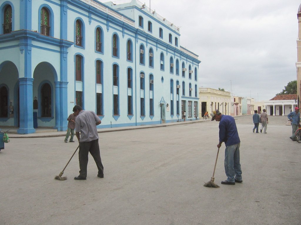 05-The street is kept very clean.jpg - The street is kept very clean